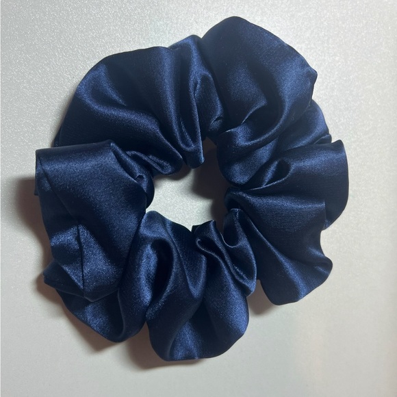 *NEW* 6 Pack of handmade multi-colored scrunchies - Picture 5 of 7